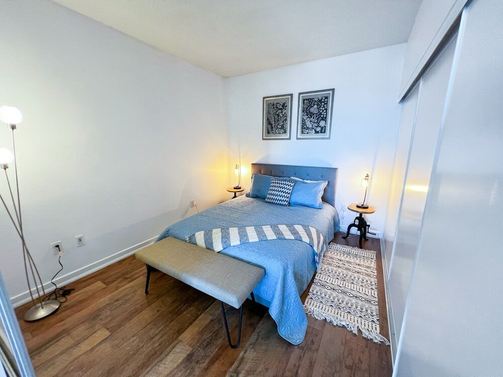 Фото Marvelous Elegant Downtown Apartments