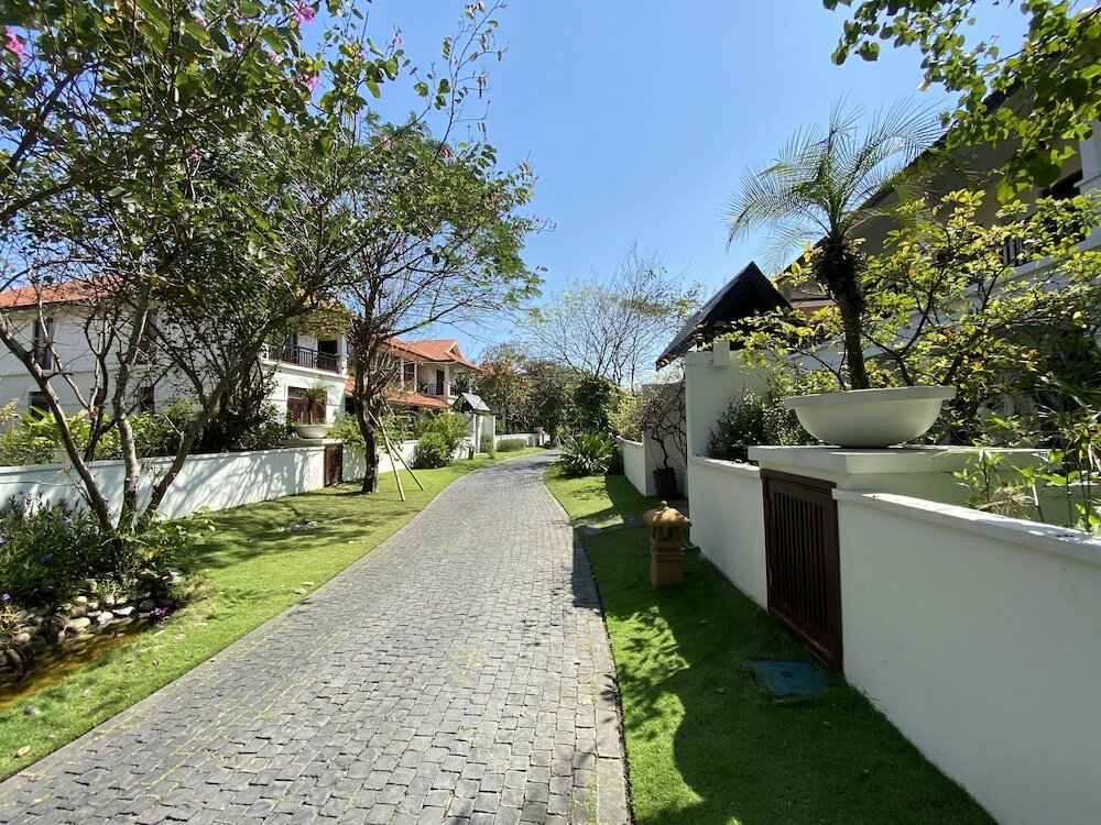 Фото Luxury Danang Beach Pool Villa