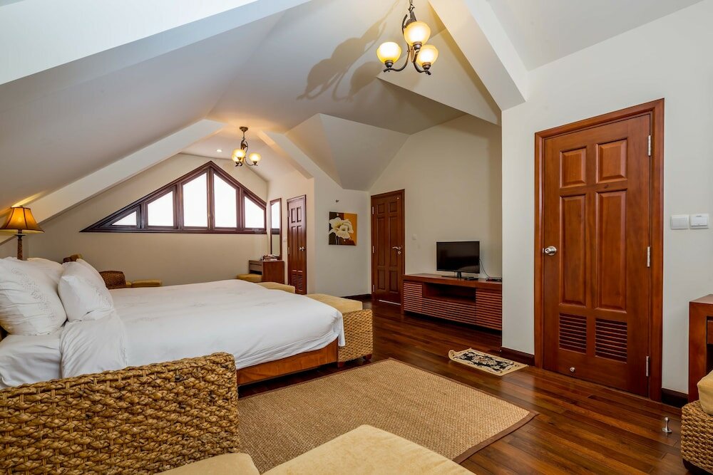 Фото Luxury Danang Beach Pool Villa