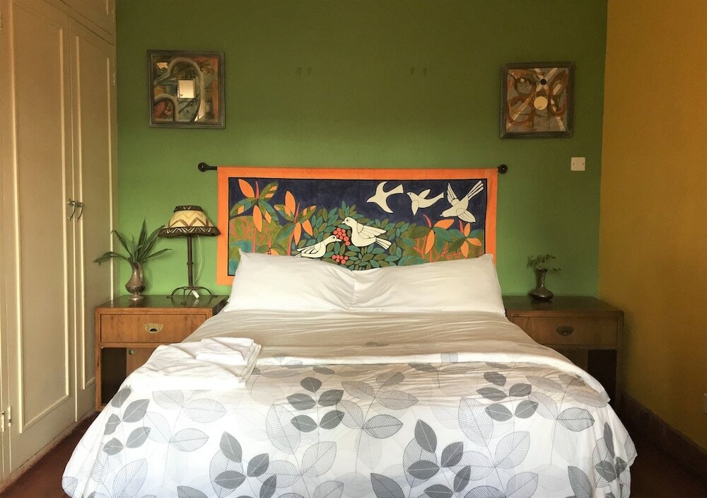 Фото It's a Small World Backpackers Lodge - Hostel