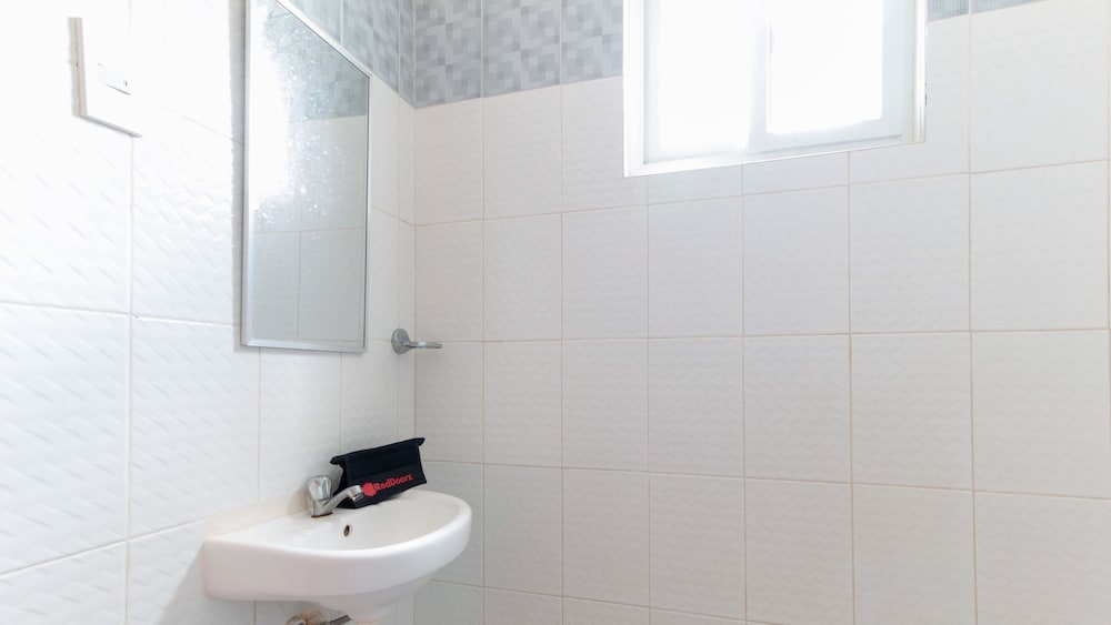 Фото RedDoorz near Robinsons North Tacloban