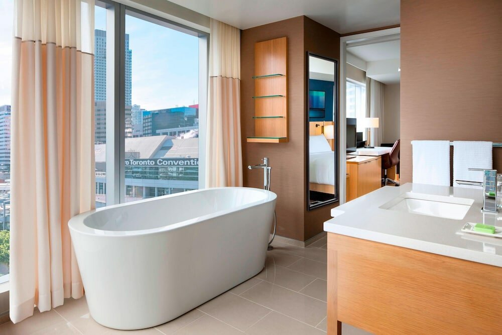Фото Delta Hotels by Marriott Toronto