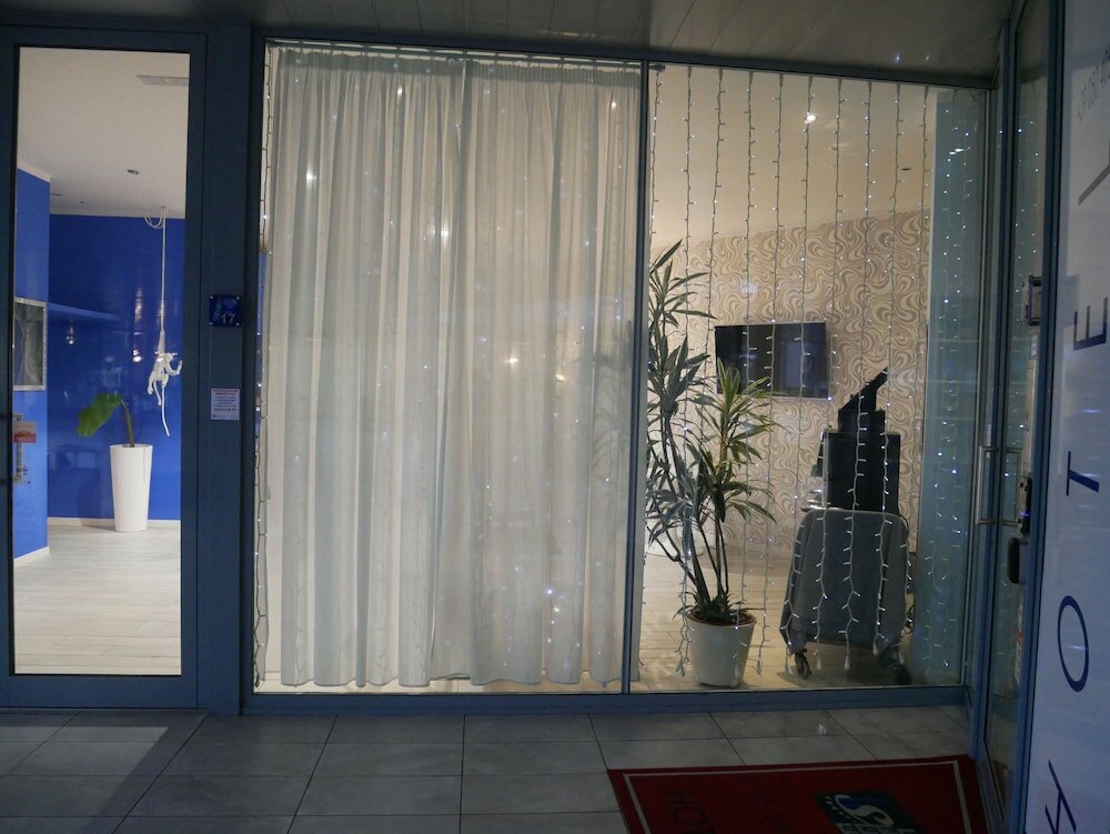 Фото Blue Shades Aparthotel