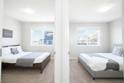 Гостиница Bright Modern 4bed 2bath Townhouse With Parking в Виннипеге