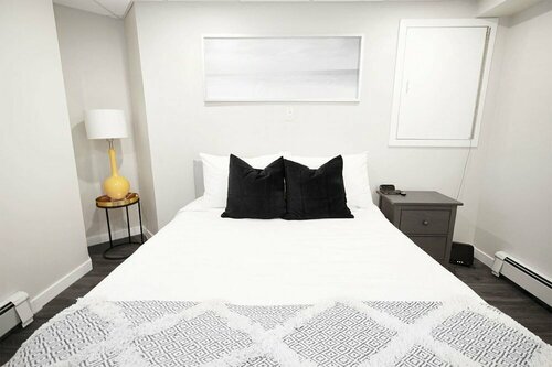 Гостиница Cozy One Bedroom in a Historic Home on the Assiniboine River Lower Level Unit With Den in Wolseley Parking Included в Виннипеге