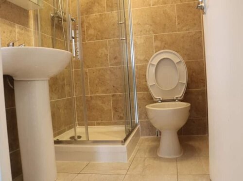 Гостиница 12 Guests 5-bedroom House in Central Birmingham в Бирмингеме