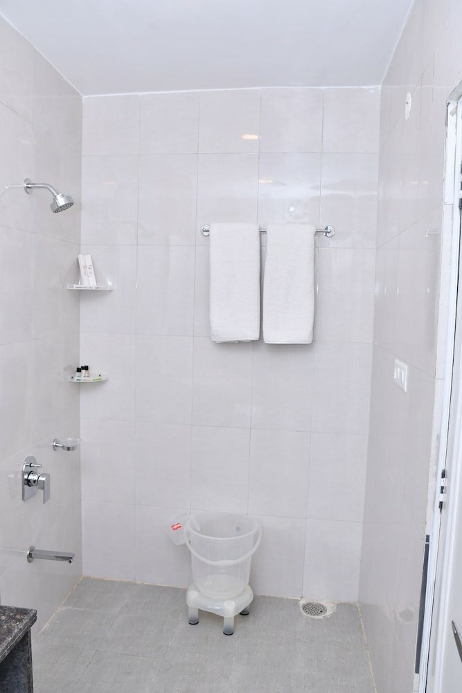 Фото Hotel The Crown