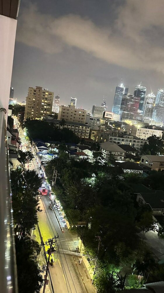 Фото Omni Tower Direct Rooms Sukhumvit Soi 4