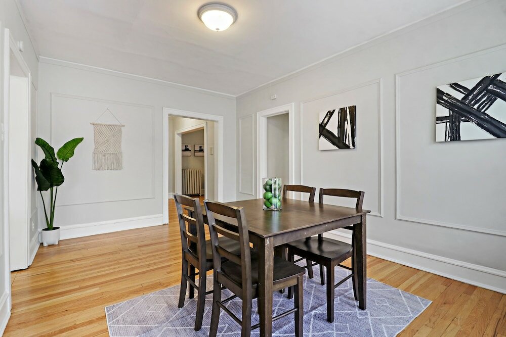 Фото Simple and Roomy 1br Apt in Evanston