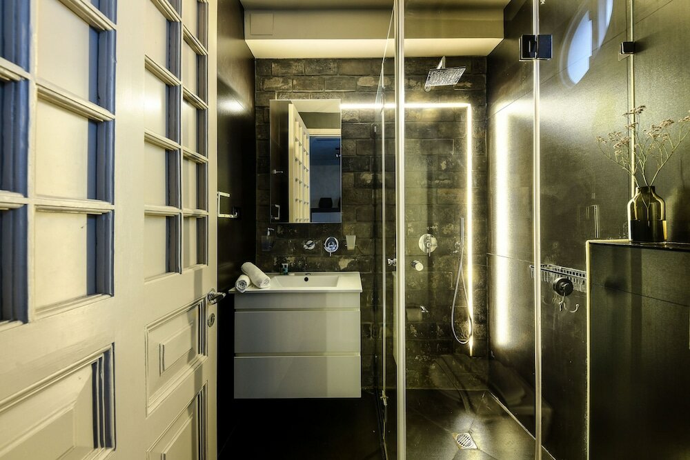 Фото Classical Spacious 3br apartment