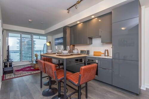 Гостиница PlanURstay - Harbour Front Toronto в Торонто