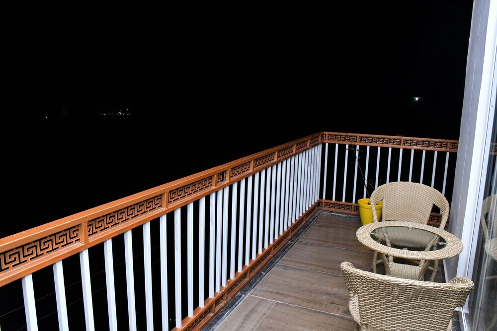 Фото Hotel The Crown