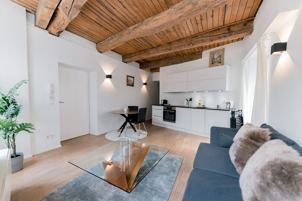 Фото Exquisite 1br Apt in Old Town w Balcony