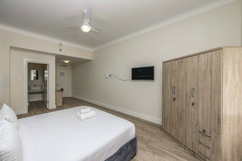 Гостиница Cape Legacy - Bright and Spacious Studio Suite в Кейптауне