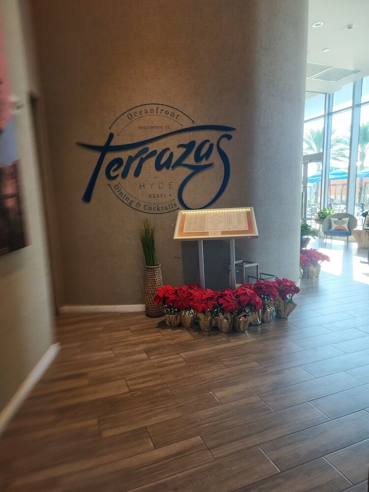 Фото Beachfront Condos at HR by Cielo Stays