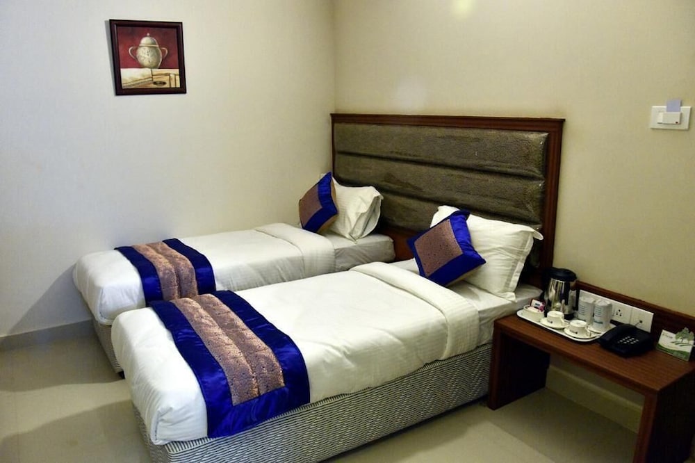 Фото Pine Tree Boutique Hotel - Greams Road