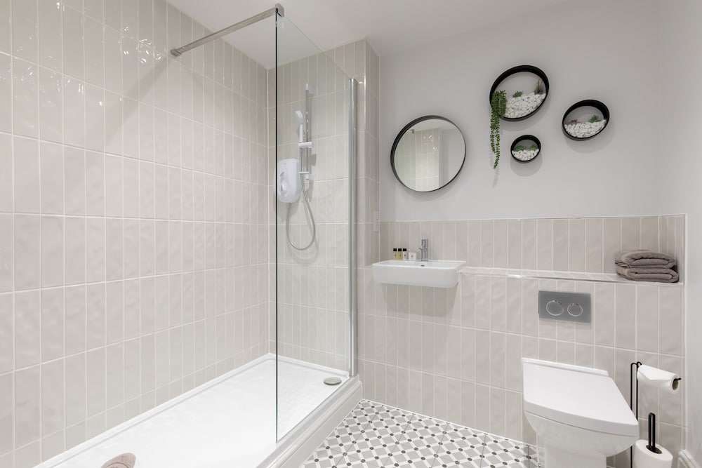 Фото Elliot Oliver - Luxury 2 Bedroom Regency Apartment With Parking & Ev Charger