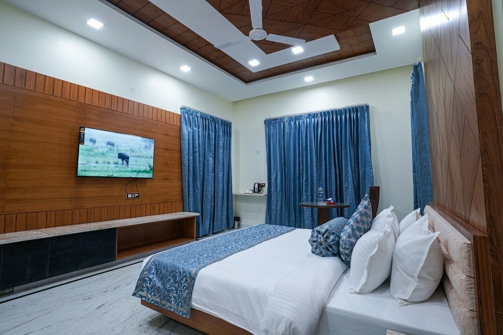 Фото Matoshree Club and Resort