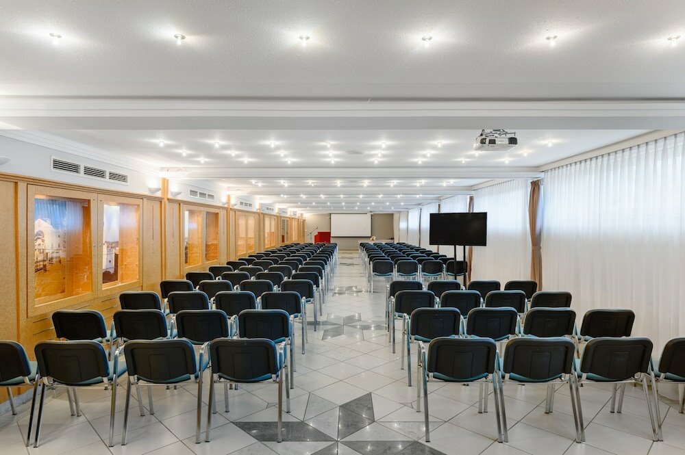 Фото Aranyhomok Business-City-Wellness Hotel