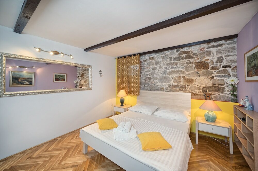 Фото Poetry House