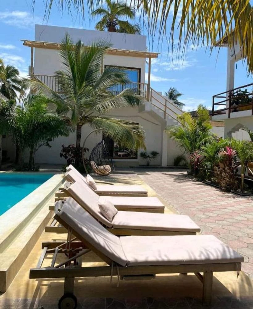 Фото Fatuma House Hotel