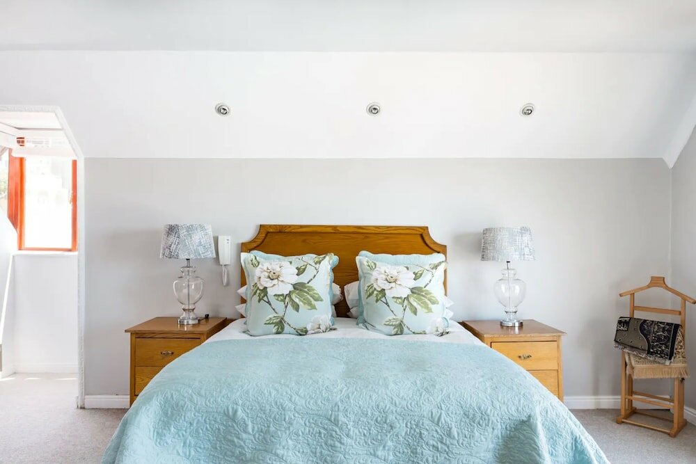 Фото 3 Bedroom Hilltop Home With Spectacular Views