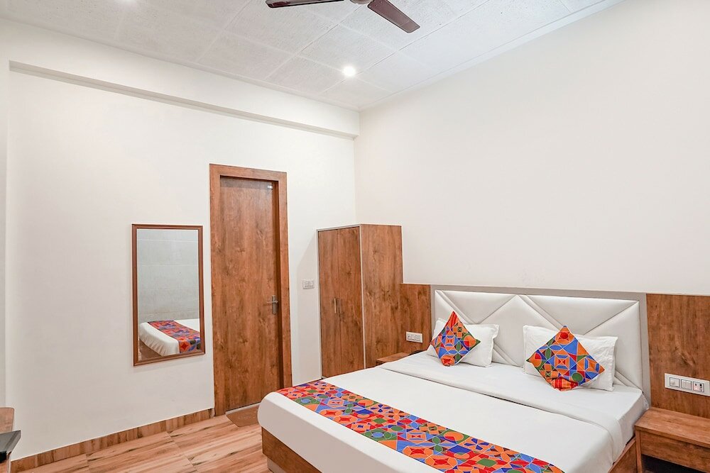 Фото Fabhotel Sirtaj Suites