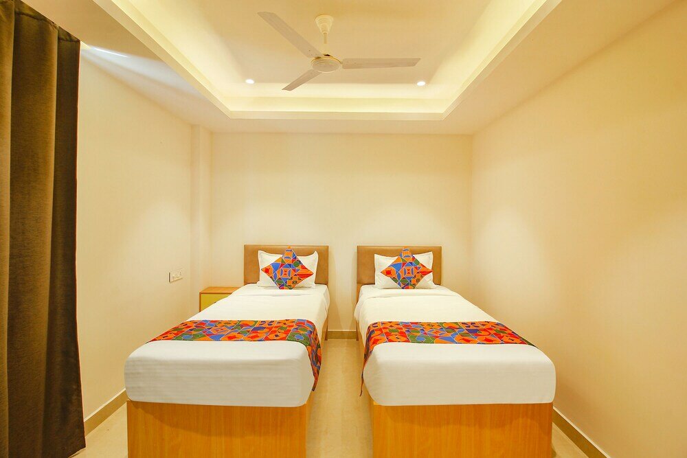 Фото Fabhotel Western Suites