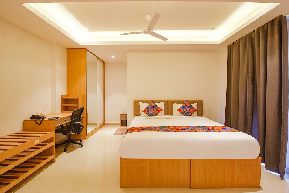 Фото Fabhotel Western Suites