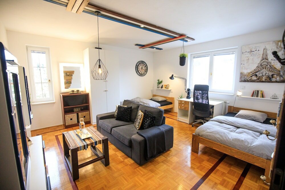 Фото Rooms and Apartments in Eagle's Nest