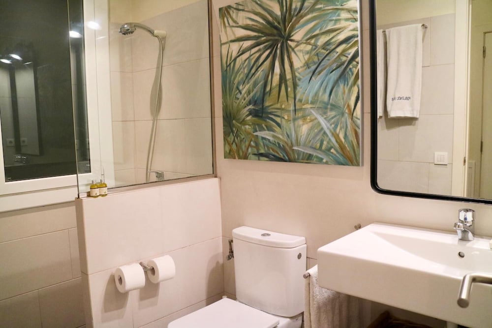 Фото Hostal B&b Poblenou