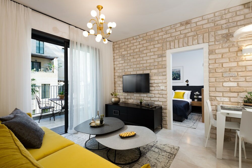 Фото Contemporary & Texture-Rich Hideaway