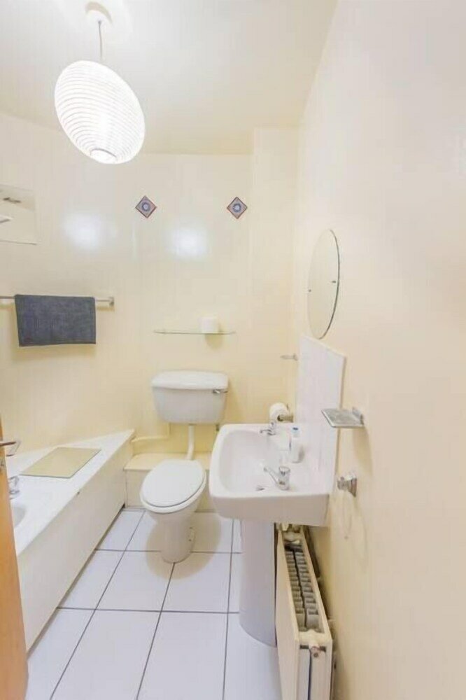 Фото Charming and Spacious New Town Apartment