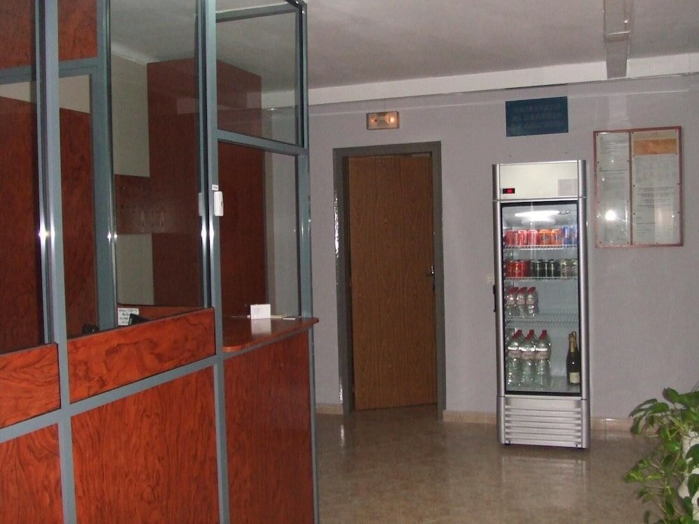 Фото Hostal Isla Cristina Mataró