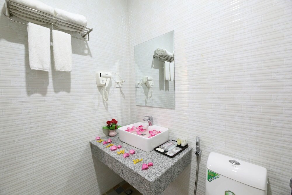 Фото Royal Peacock Hotel