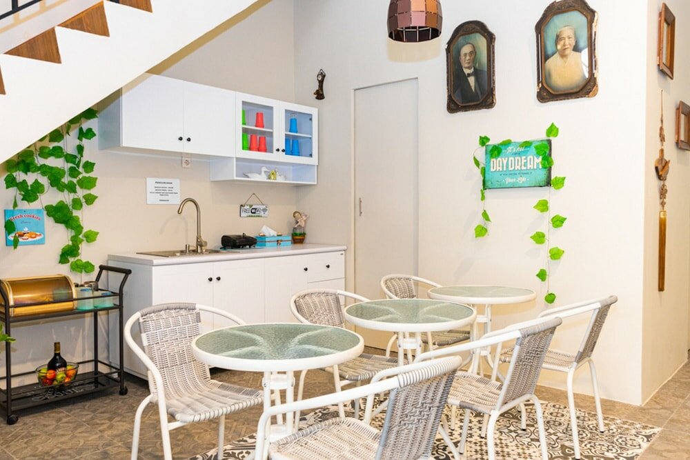 Фото RedDoorz Hostel @ Di Panjaitan Simpang Lima