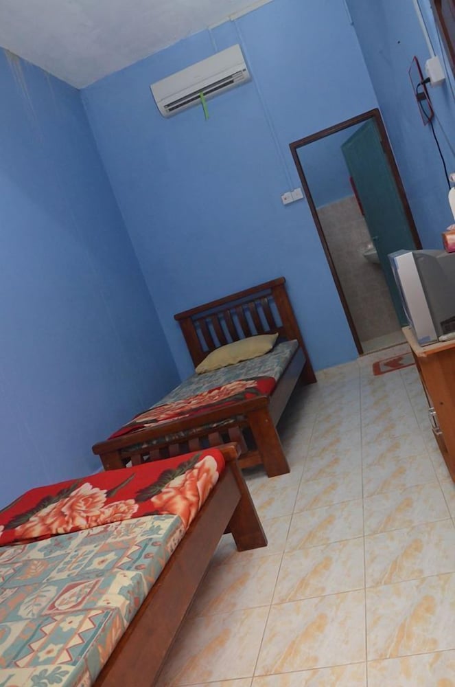 Фото Spot On 89920 Muwaffaq Inn