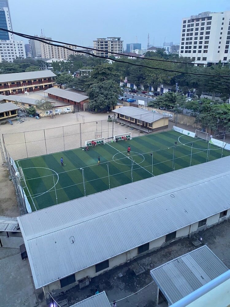 Фото Posh Hotel And Suites