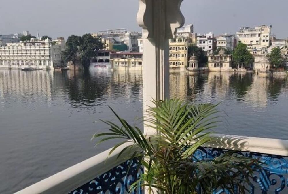 Фото Jheel Hotel and Restaurent