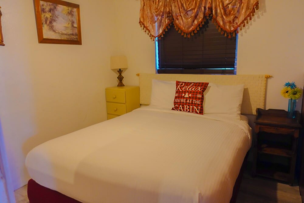 Фото Sleepy Hollow Cabins and Hotel