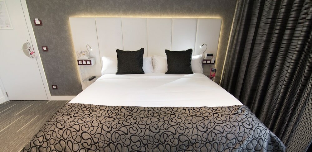 Фото Petit Palace Santa Bárbara