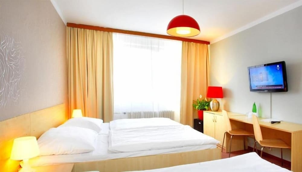 Фото Hotel Charles Central