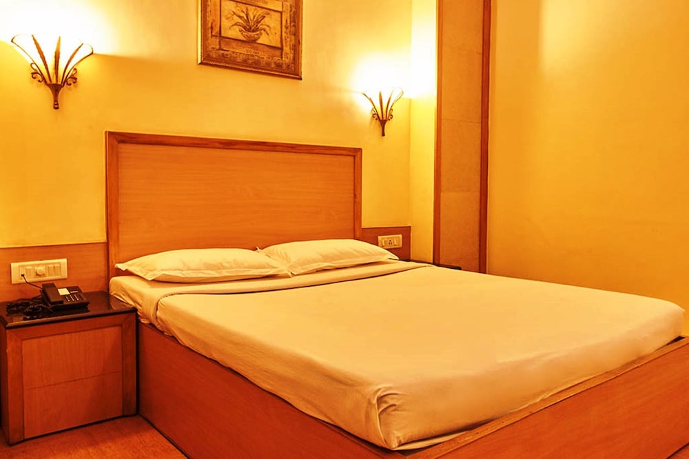 Фото Hotel Roopa