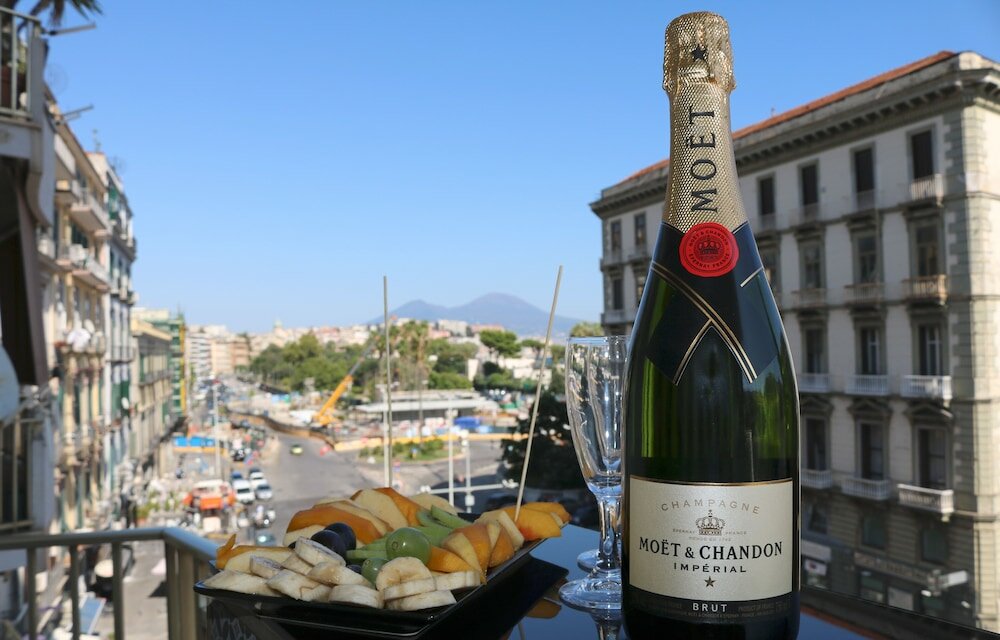 Фото Suite Napoli Riviera