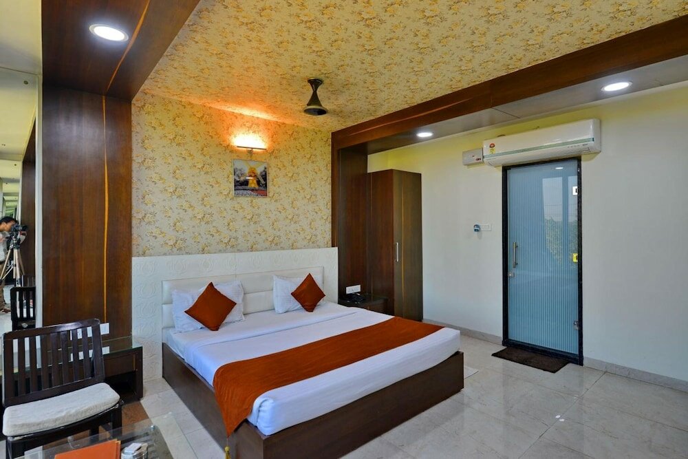 Фото Hotel Tilak