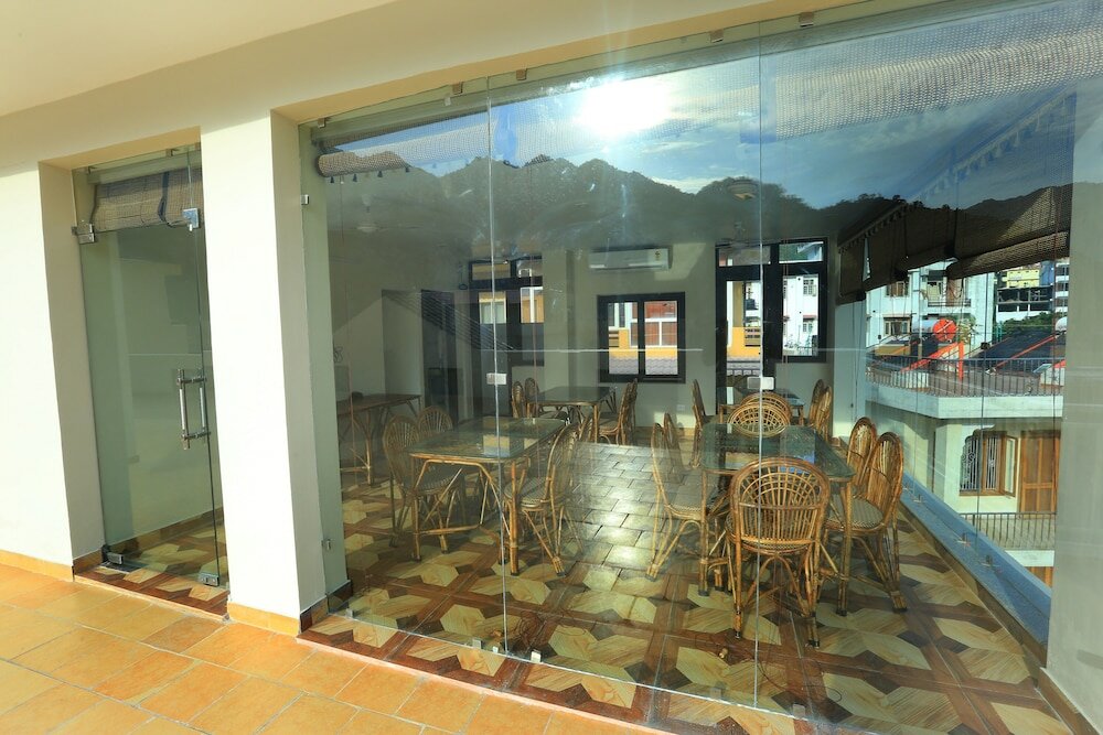 Фото Hotel Yog Tapovan