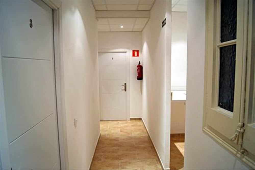 Фото Hostal Martinval