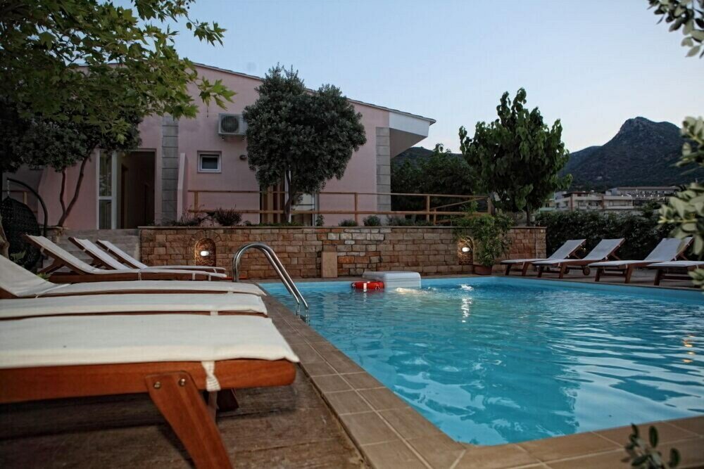 Фото Niriides Beach Hotel