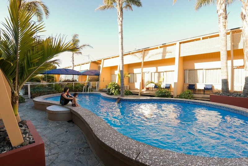 Гостиница Oasis Beach Resort в Таупо
