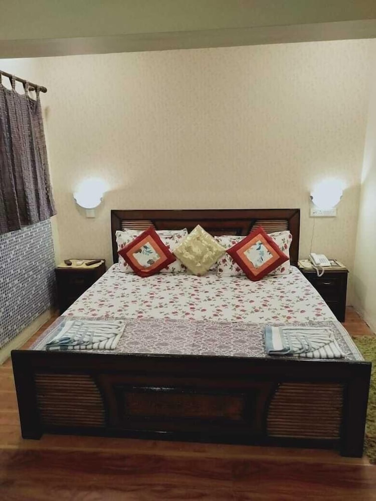 Фото Hotel Pathik